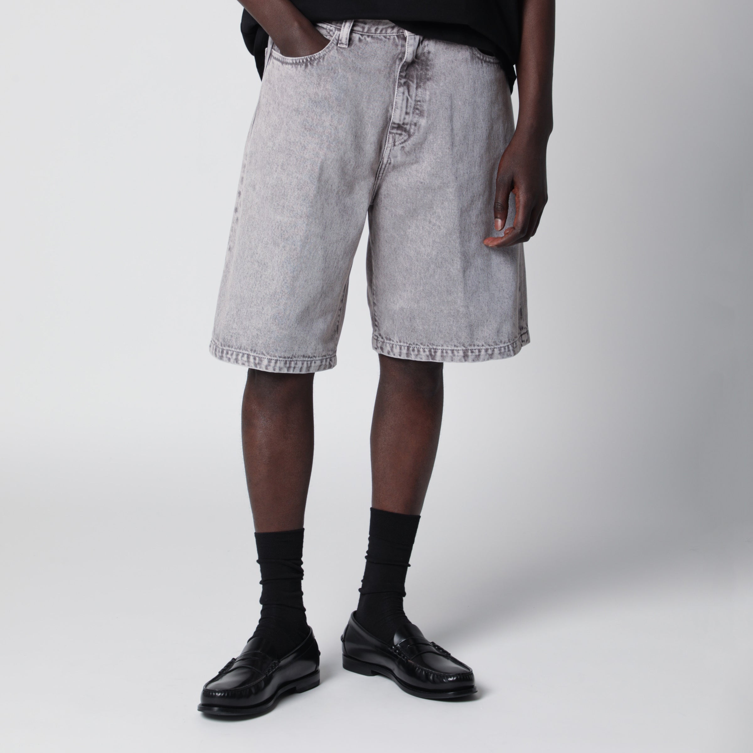 Landon loose-fit denim shorts in grey Landon loose-fit denim shorts in grey