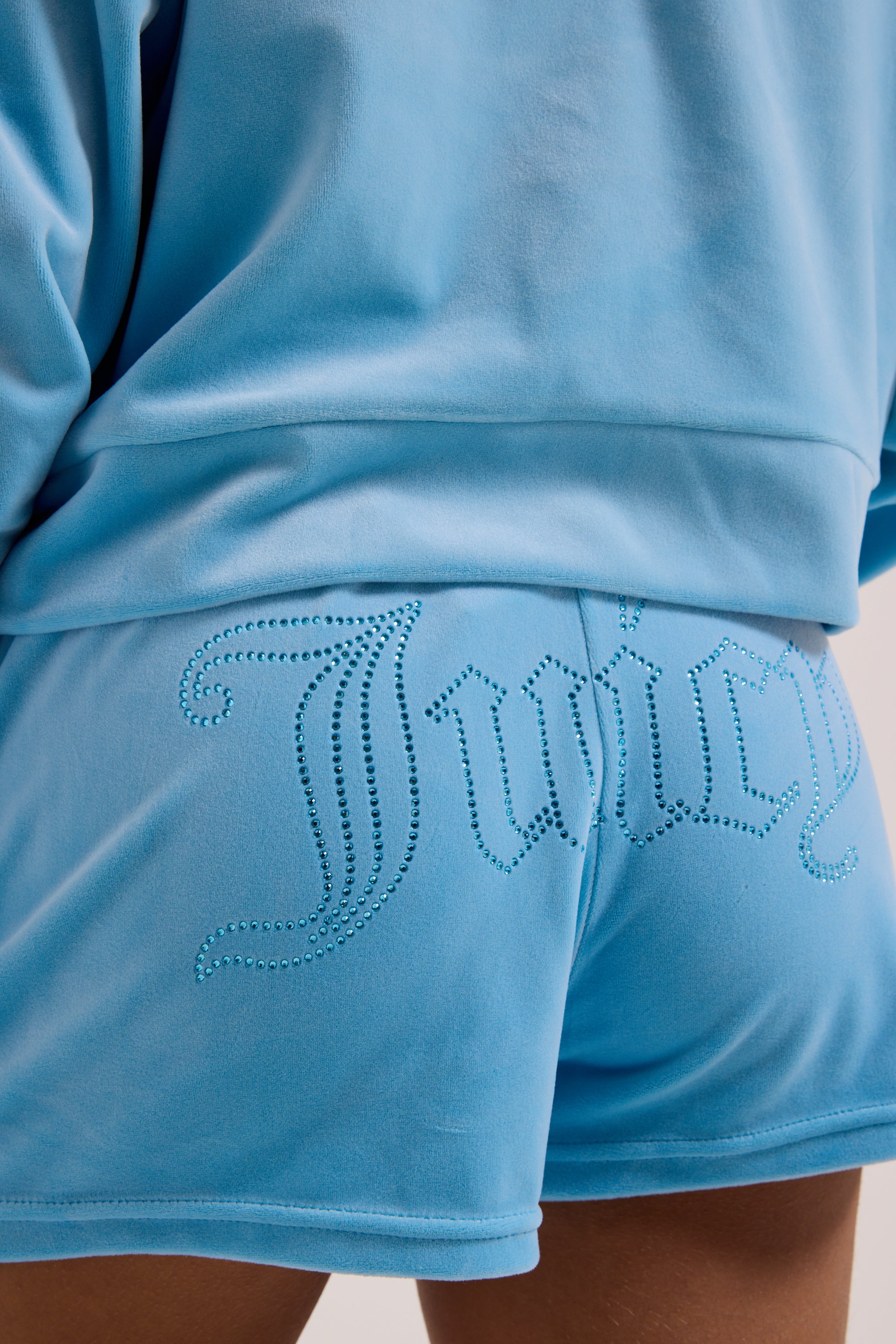 SKY BLUE VELOUR OUTLINE DIAMANTÉ TRACK SHORTS – L Blue