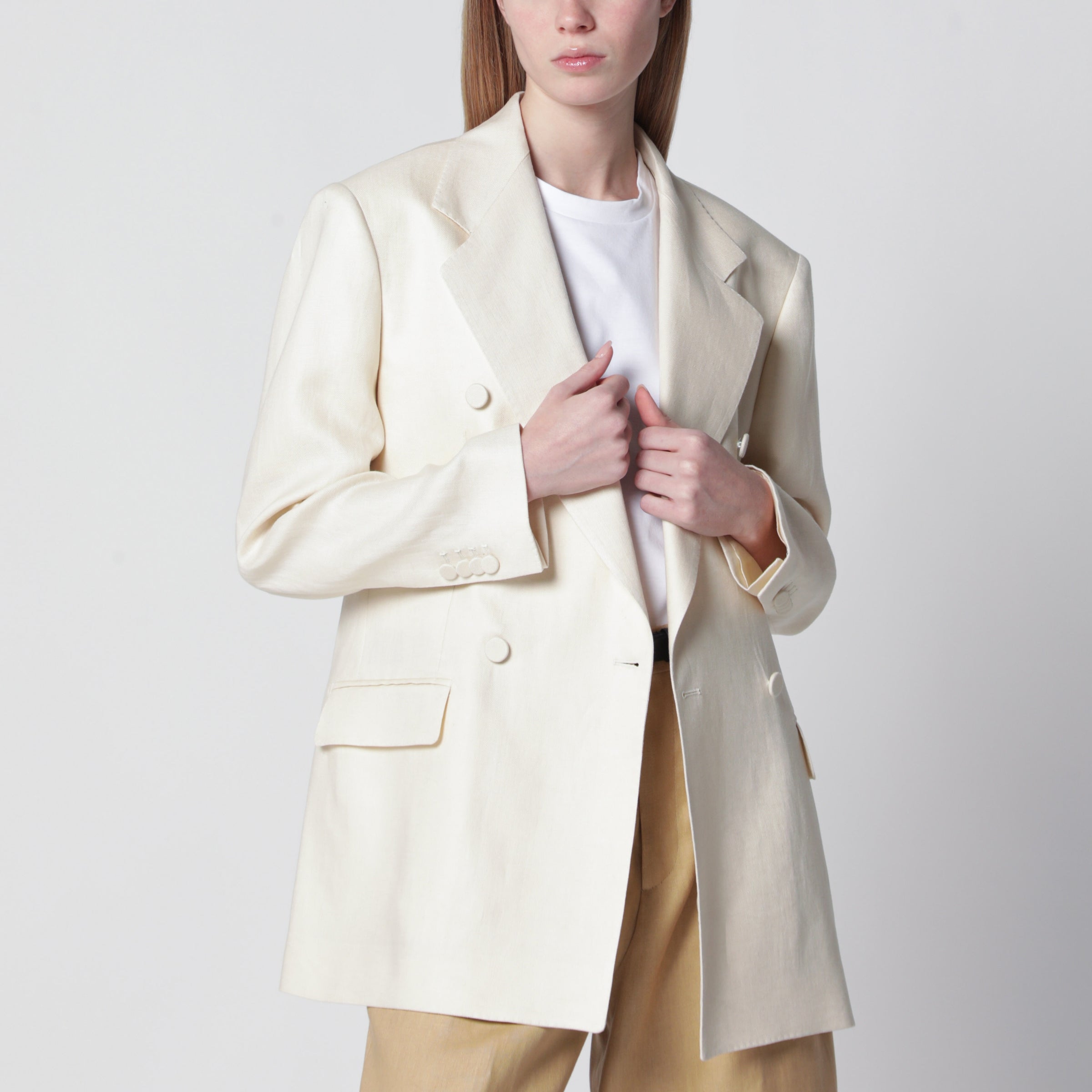 Single-breasted blazer in butter-colored linen Single-breasted blazer in butter-colored linen
