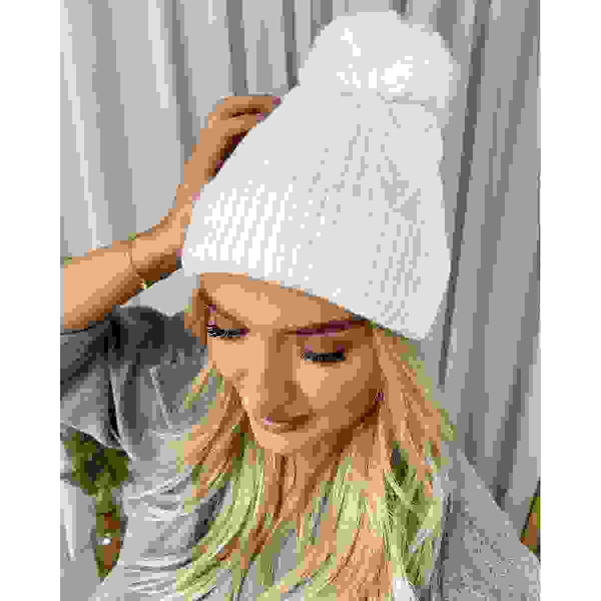 Chunky Knit Fur Pom Beanie Hat – White ONE SIZE Chunky Knit Fur Pom Beanie Hat – White ONE SIZE