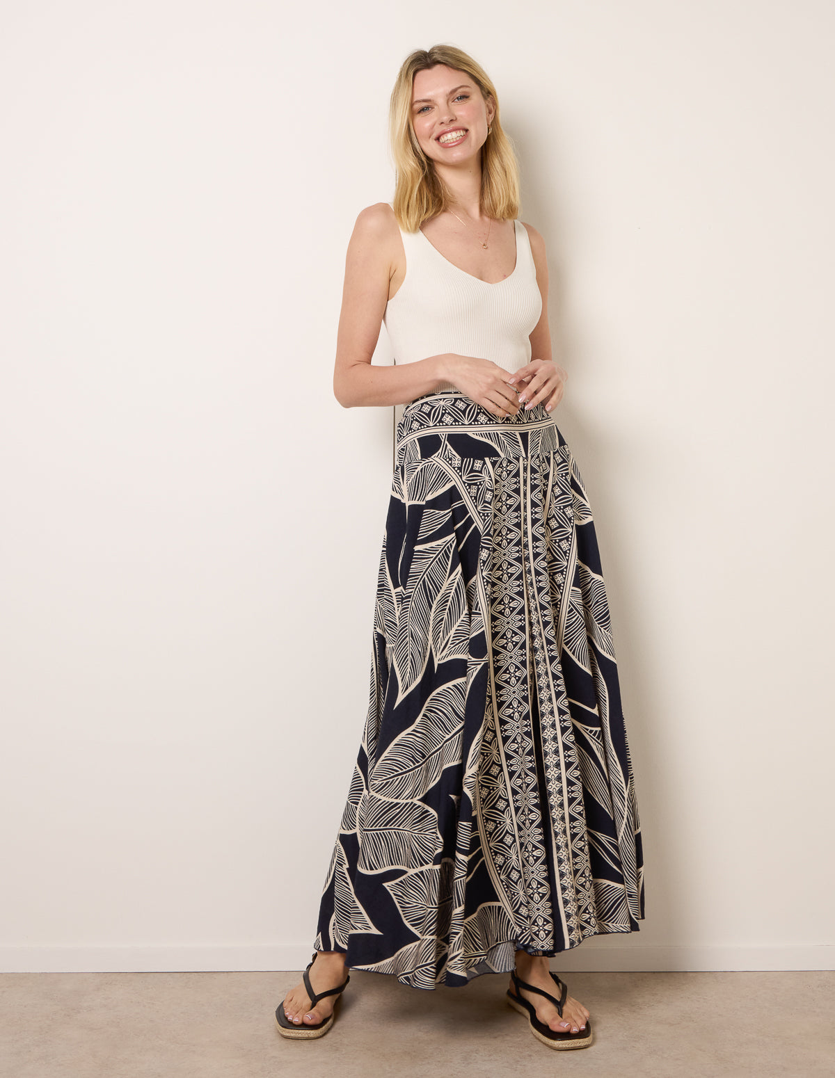 Deep Waist Extra Wide Flowy Trousers – SM NAVY Deep Waist Extra Wide Flowy Trousers – SM NAVY
