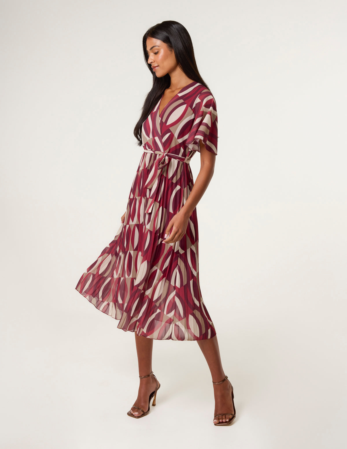 Geometric Crossover Pleated Dress With Belt – L WINE Geometric Crossover Pleated Dress With Belt – L WINE