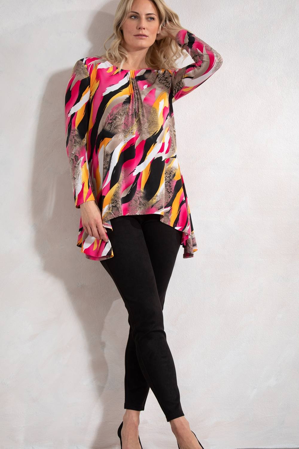 Klass. Printed Long Sleeve Jersey Dip Hem Top In Pink Klass. Printed Long Sleeve Jersey Dip Hem Top In Pink