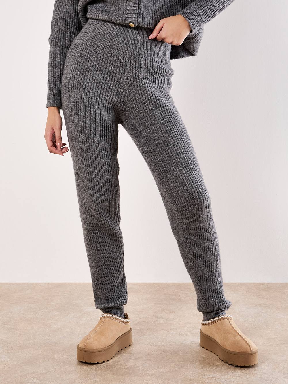 Apricot Soft Ribbed Knit Slim-Leg Joggers In Grey Apricot Soft Ribbed Knit Slim-Leg Joggers In Grey