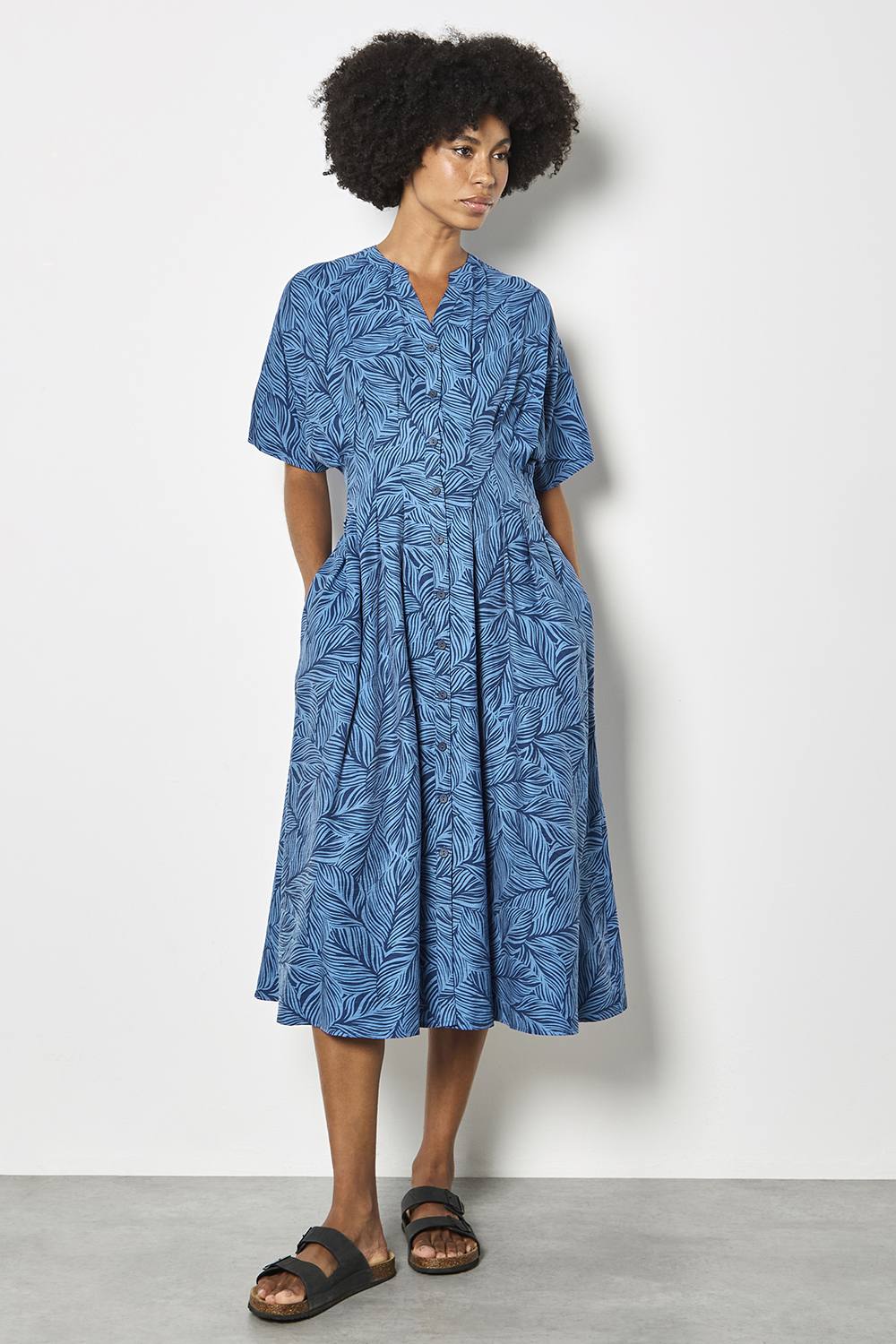 Apricot Leaf Print Shirt Midi Dress In Blue