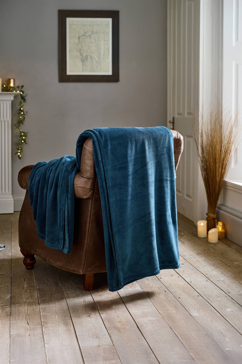 Deyongs “the Big One” Ultra-Soft Large Plush Throw XCm Oversized Fleece Blanket In Mid Blue Deyongs “the Big One” Ultra-Soft Large Plush Throw XCm Oversized Fleece Blanket In Mid Blue