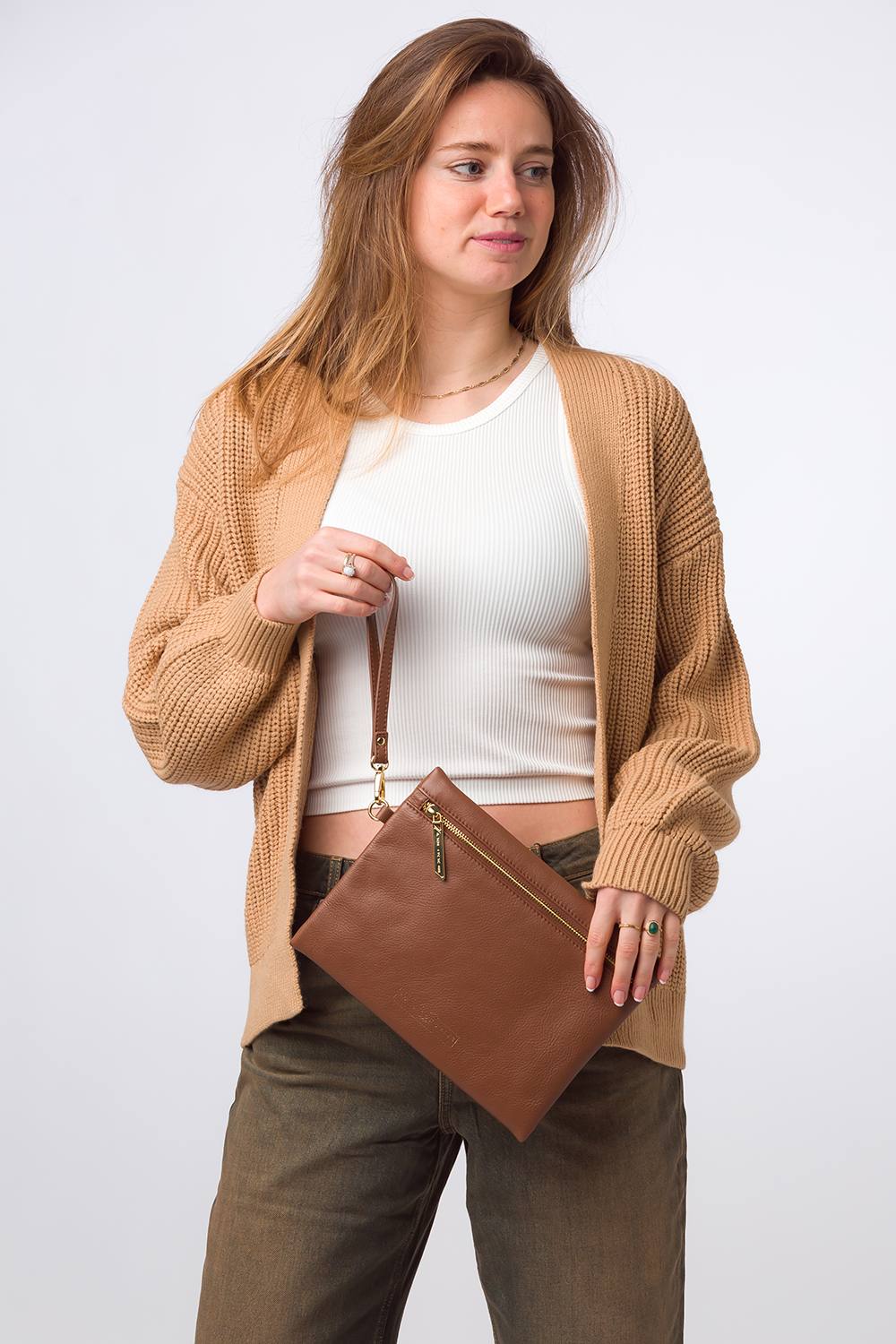 Pure Luxuries London ‘chalfont’ Leather Clutch Bag In Tan Pure Luxuries London ‘chalfont’ Leather Clutch Bag In Tan