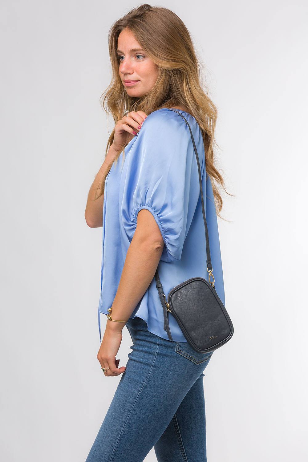 Pure Luxuries London ‘alaina’ Nappa Leather Cross Body Phone Bag In Navy Pure Luxuries London ‘alaina’ Nappa Leather Cross Body Phone Bag In Navy