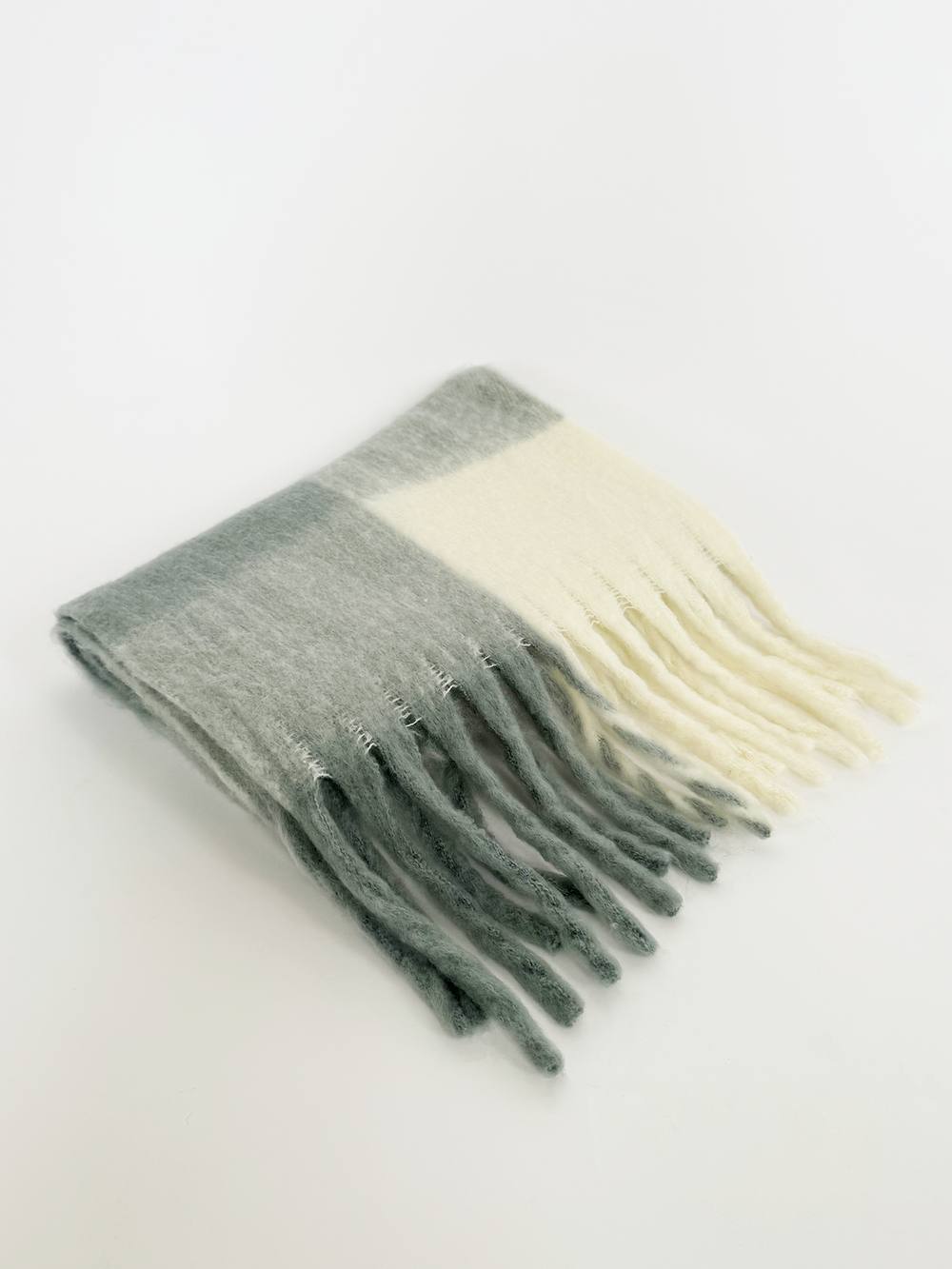 Svnx Chunky Check Scarf In Grey & White Svnx Chunky Check Scarf In Grey & White