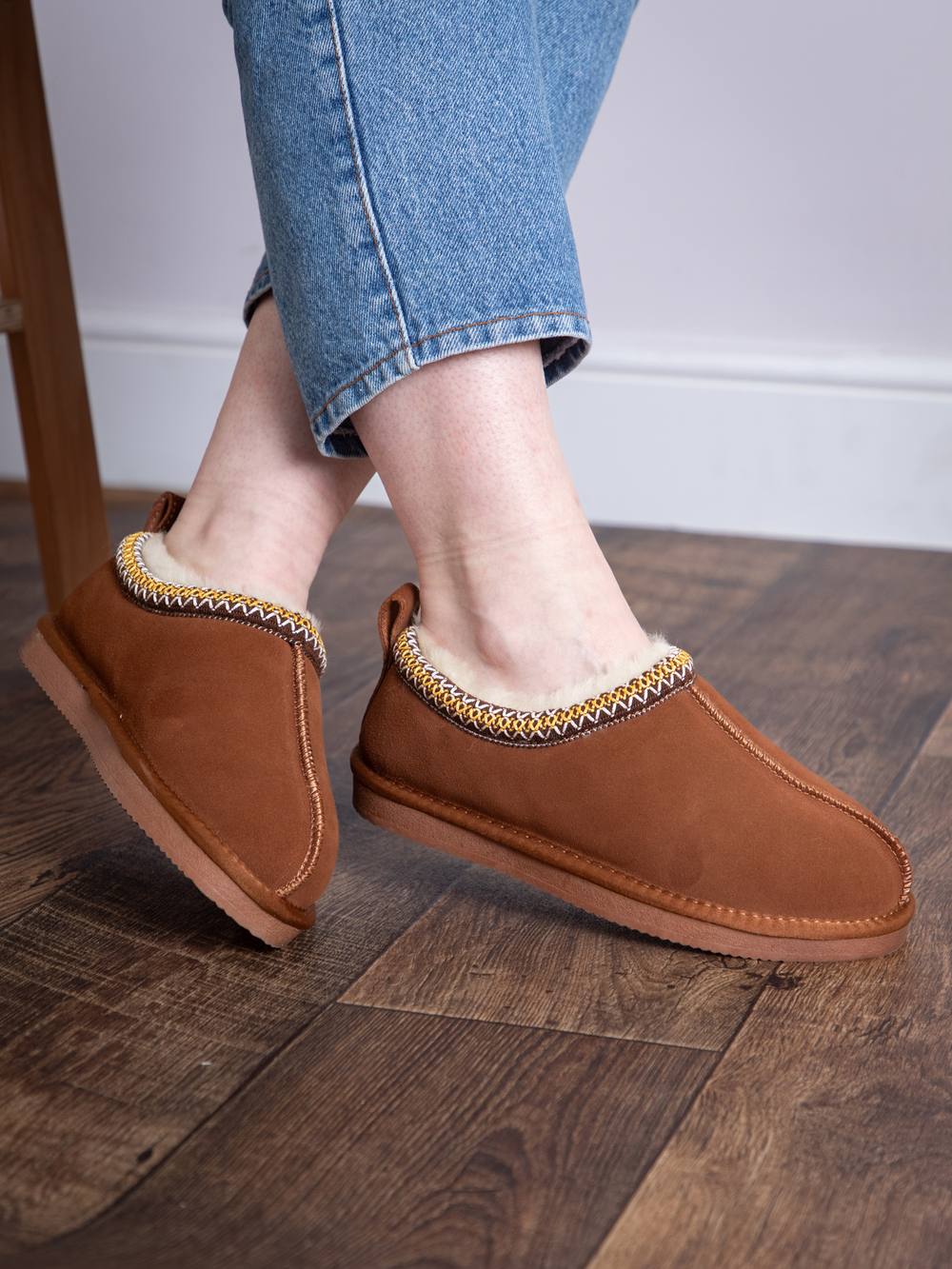 Lakeland Leather Ladies’ Sheepskin Embroidered Clog Slippers In Tan Lakeland Leather Ladies’ Sheepskin Embroidered Clog Slippers In Tan