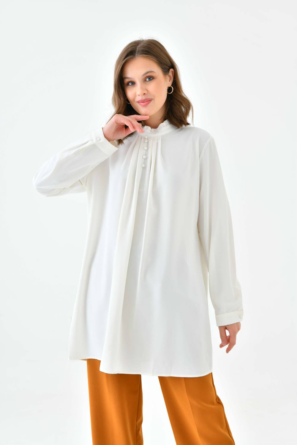 Hoxton Gal Oversized Long Sleeve Button Detailed Tunic Top In White Hoxton Gal Oversized Long Sleeve Button Detailed Tunic Top In White