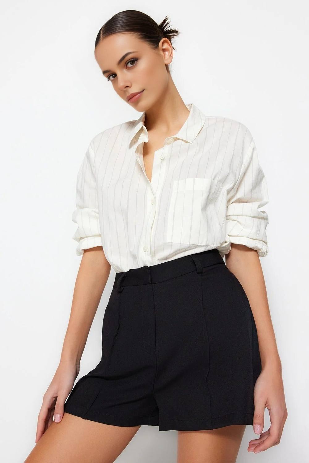 Wovcor High Waist Woven Shorts With Seam Detail In Black Wovcor High Waist Woven Shorts With Seam Detail In Black