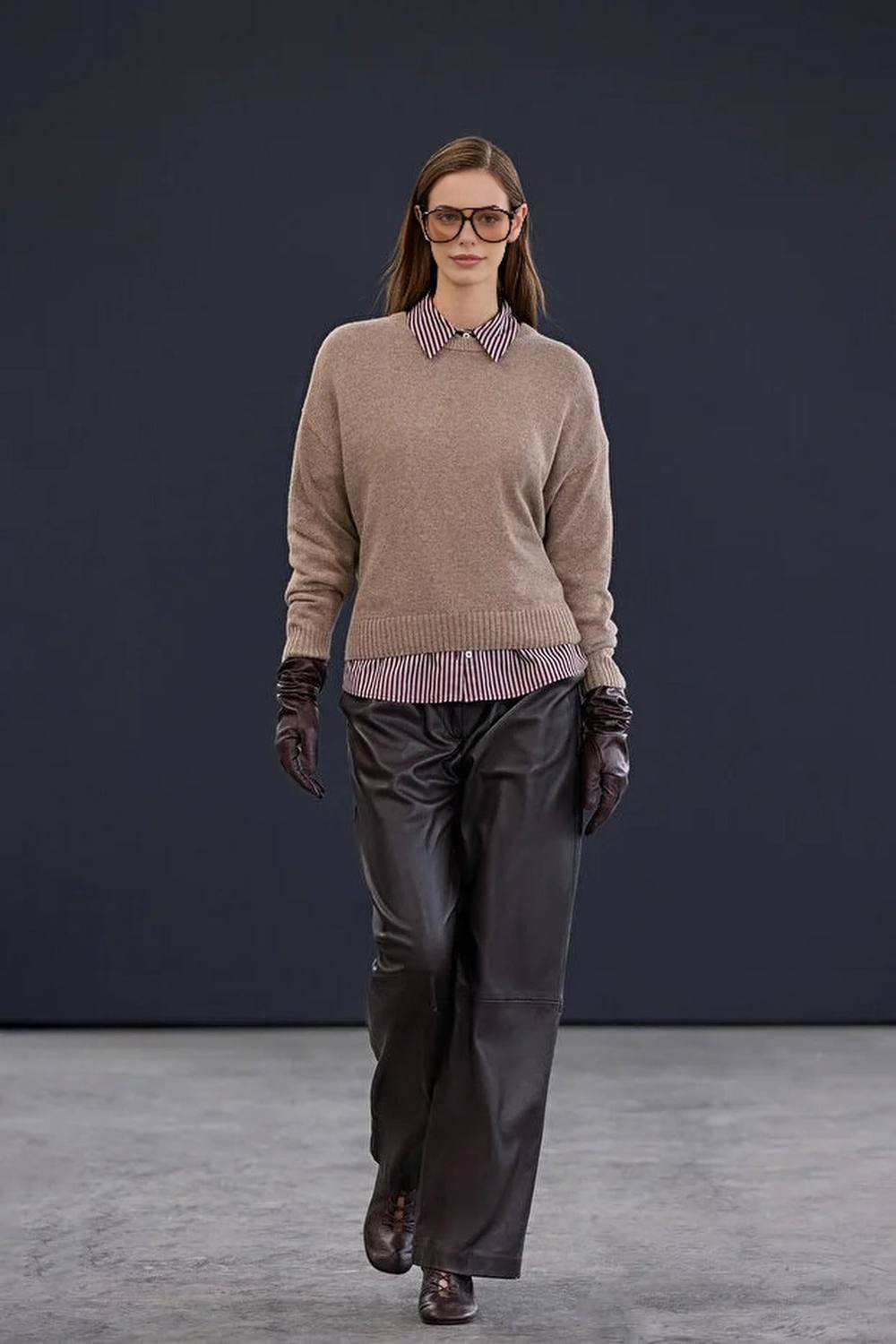 Wovcor Cashmere Blend Crew Neck Long Sleeve Knit Jumper In Taupe Wovcor Cashmere Blend Crew Neck Long Sleeve Knit Jumper In Taupe