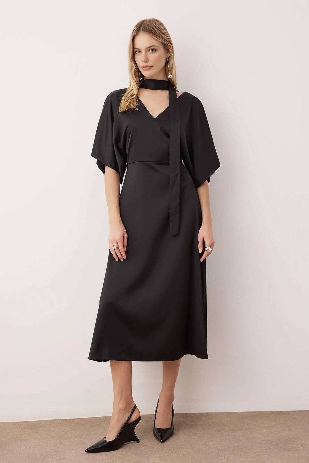 Wovcor V Neck Midi Woven Dress With Scarf Detail In Black Wovcor V Neck Midi Woven Dress With Scarf Detail In Black