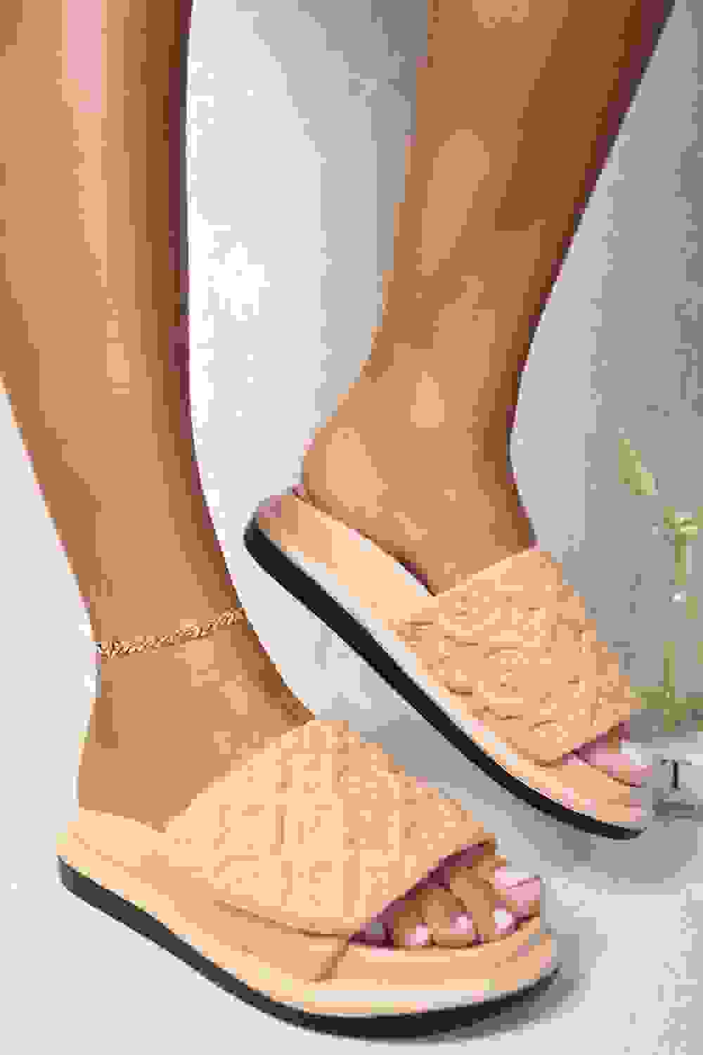 Josie Velcro Strap Flatform Sandals: Comfortable, Chic, and Stylish for Summer! – Nude Josie Velcro Strap Flatform Sandals: Comfortable, Chic, and Stylish for Summer! – Nude