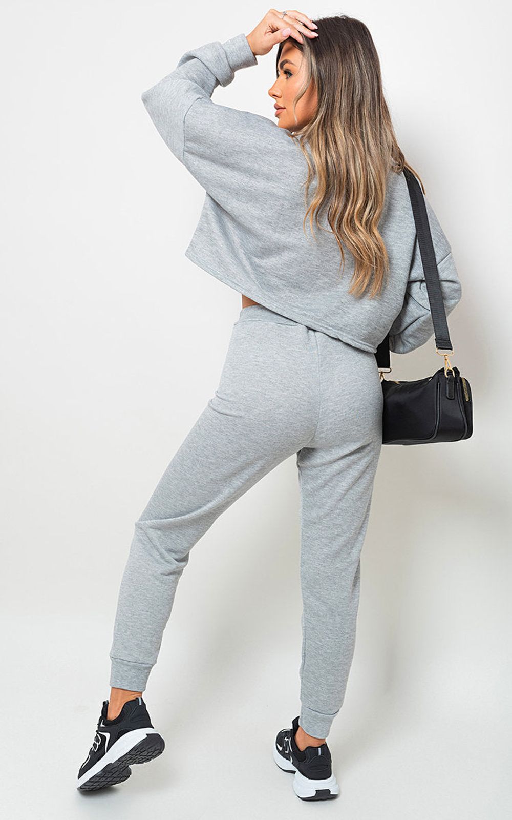 Luxurious Sweatshirt & Jogger Loungewear Set – Grey Luxurious Sweatshirt & Jogger Loungewear Set – Grey
