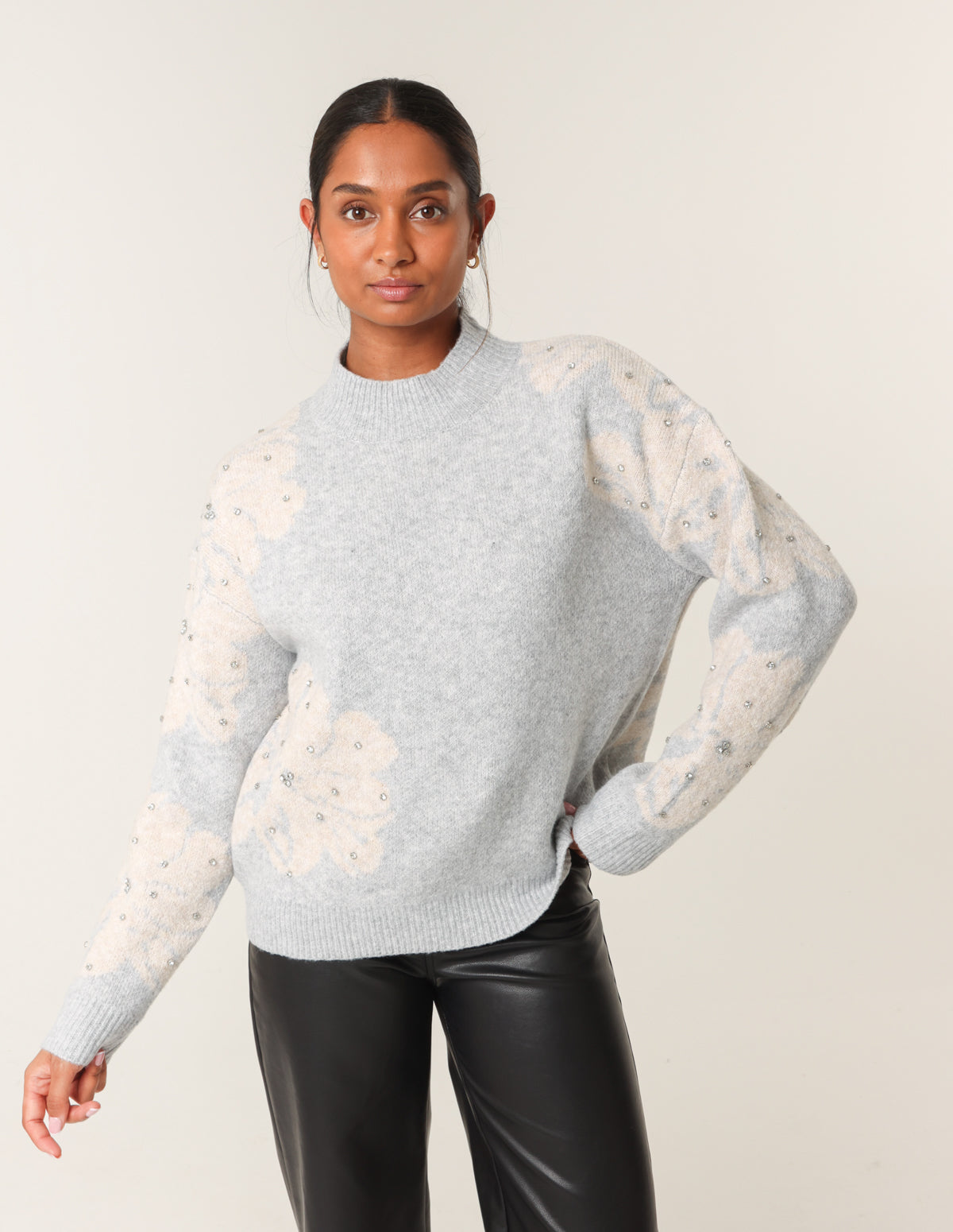 Flower Diamante Detailed Knitted Jumper – ML GREYBEIGE Flower Diamante Detailed Knitted Jumper – ML GREYBEIGE