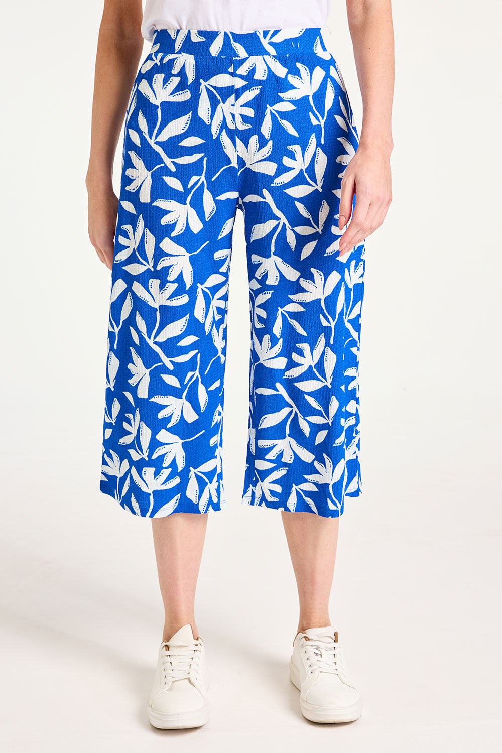 Bonmarche Bright Blue Coral Leaf Print Crinkle Wide Leg Cropped Trousers, Size: