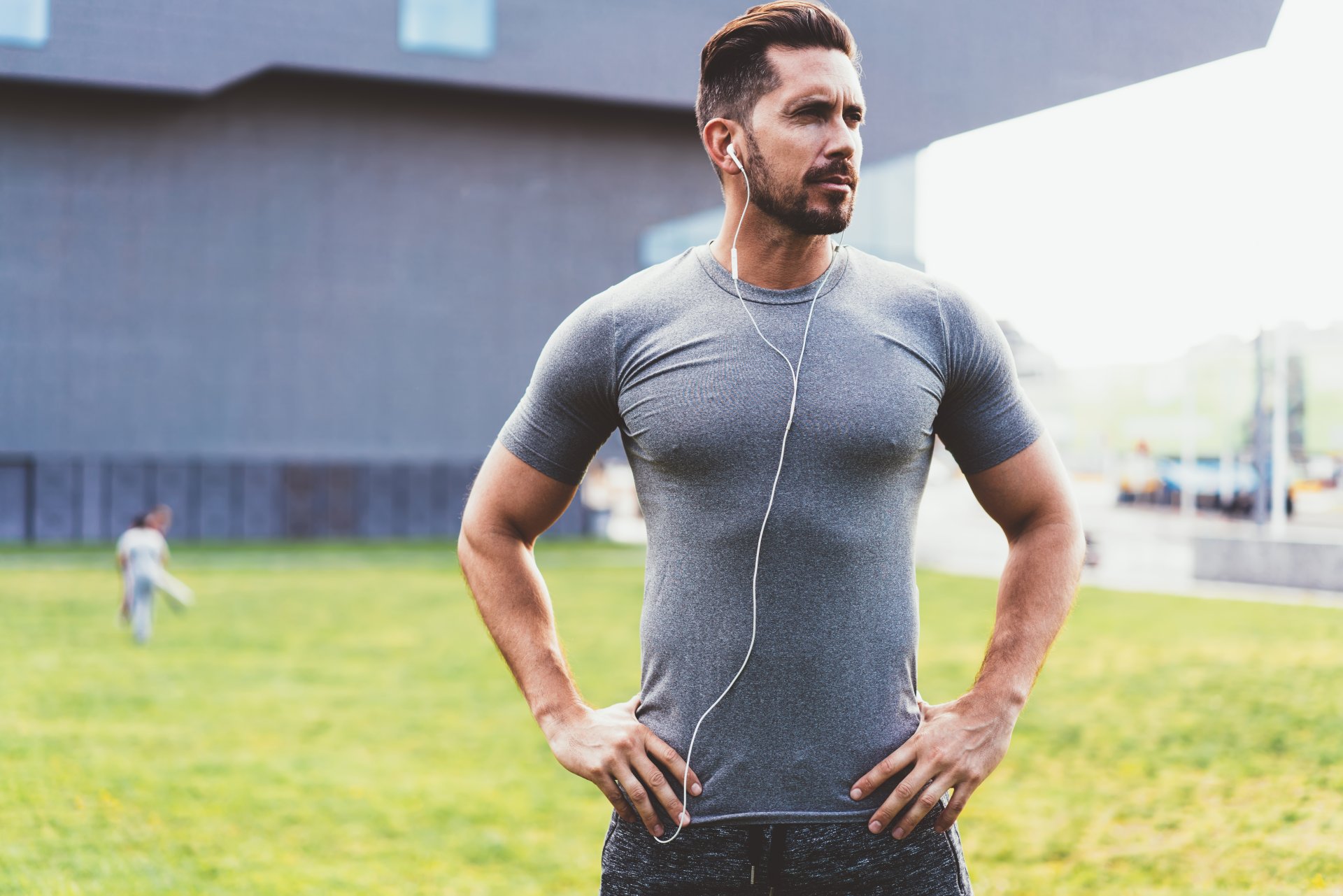 Why-Athletic-Fit-Shirts-Dont-Actually-Fit-Athletes-And-Other-Sizing-Lies-Brands-Tell-Us-mens-fashion